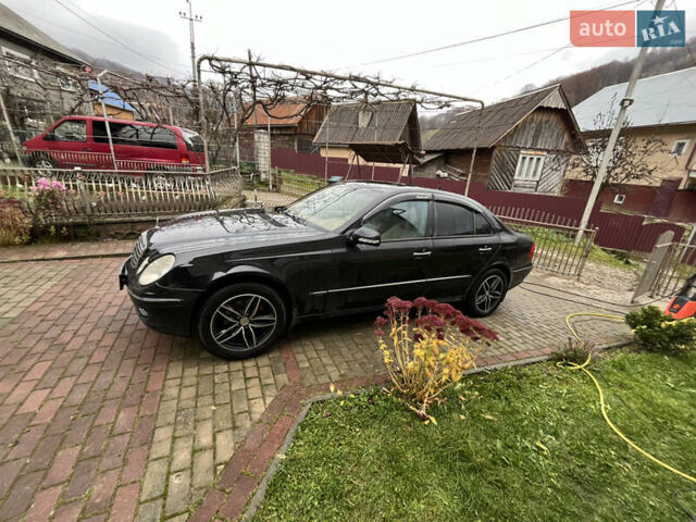 Черный Мерседес Е-Класс, объемом двигателя 2.15 л и пробегом 300 тыс. км за 7800 $, фото 2 на Automoto.ua