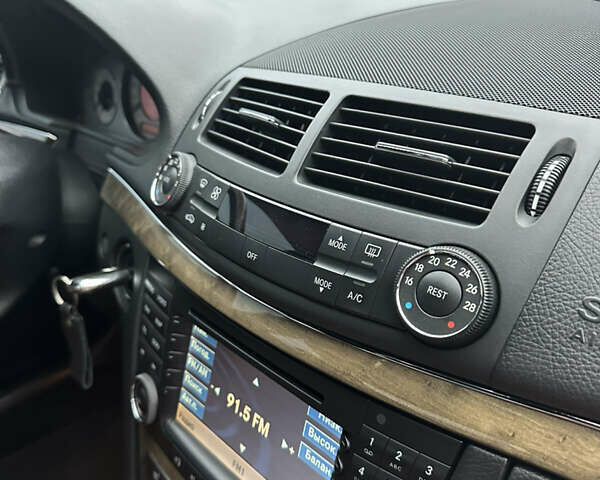 Черный Мерседес Е-Класс, объемом двигателя 2.15 л и пробегом 260 тыс. км за 11777 $, фото 30 на Automoto.ua