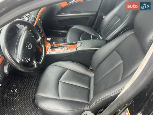 Чорний Мерседес Е-Клас, об'ємом двигуна 2.2 л та пробігом 317 тис. км за 6700 $, фото 15 на Automoto.ua