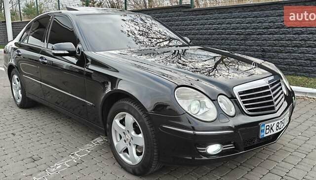 Черный Мерседес Е-Класс, объемом двигателя 2.2 л и пробегом 325 тыс. км за 9900 $, фото 68 на Automoto.ua