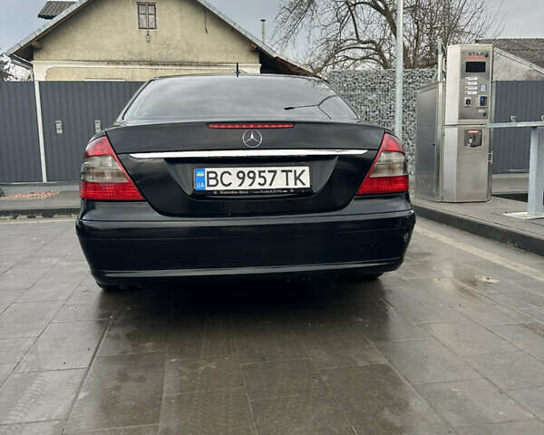 Черный Мерседес Е-Класс, объемом двигателя 2.2 л и пробегом 330 тыс. км за 7000 $, фото 6 на Automoto.ua