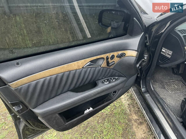 Чорний Мерседес Е-Клас, об'ємом двигуна 2.99 л та пробігом 374 тис. км за 4700 $, фото 28 на Automoto.ua
