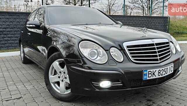 Черный Мерседес Е-Класс, объемом двигателя 2.2 л и пробегом 325 тыс. км за 9900 $, фото 3 на Automoto.ua