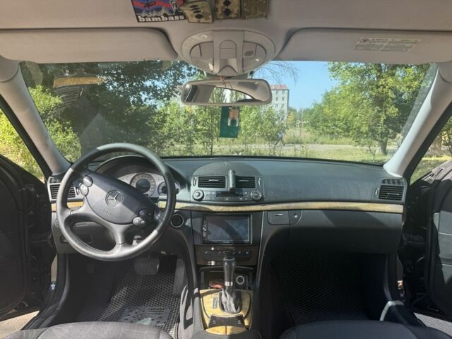 Черный Мерседес Е-Класс, объемом двигателя 3 л и пробегом 360 тыс. км за 7000 $, фото 7 на Automoto.ua