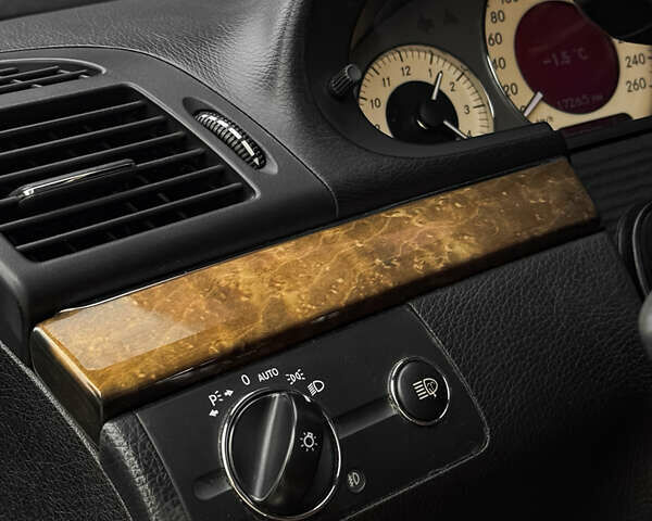 Черный Мерседес Е-Класс, объемом двигателя 3 л и пробегом 384 тыс. км за 9500 $, фото 18 на Automoto.ua