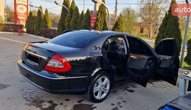 Черный Мерседес Е-Класс, объемом двигателя 2 л и пробегом 270 тыс. км за 8100 $, фото 1 на Automoto.ua