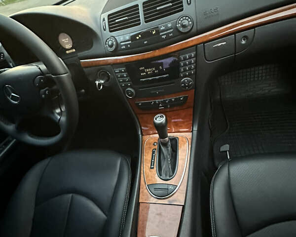 Черный Мерседес Е-Класс, объемом двигателя 3 л и пробегом 248 тыс. км за 8500 $, фото 14 на Automoto.ua