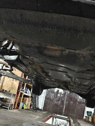 Черный Мерседес Е-Класс, объемом двигателя 2.2 л и пробегом 325 тыс. км за 9900 $, фото 19 на Automoto.ua