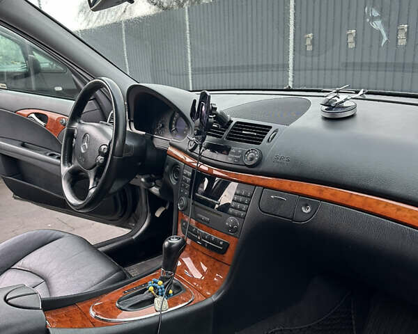 Черный Мерседес Е-Класс, объемом двигателя 2.2 л и пробегом 330 тыс. км за 7000 $, фото 18 на Automoto.ua