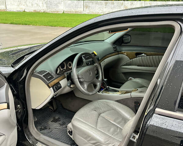 Черный Мерседес Е-Класс, объемом двигателя 2.99 л и пробегом 348 тыс. км за 7600 $, фото 6 на Automoto.ua