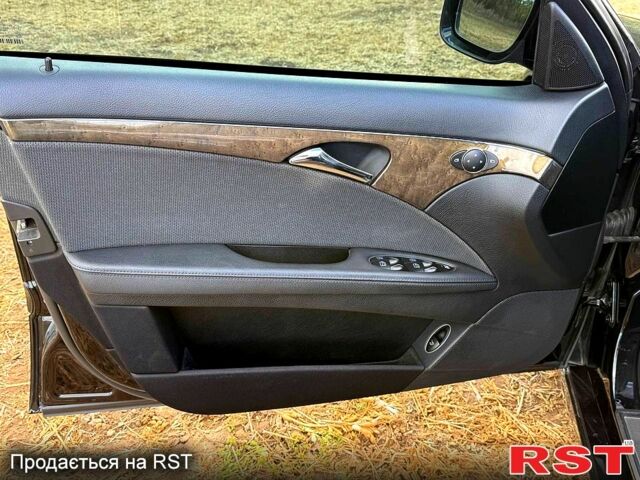 Черный Мерседес Е-Класс, объемом двигателя 3 л и пробегом 107 тыс. км за 12000 $, фото 13 на Automoto.ua