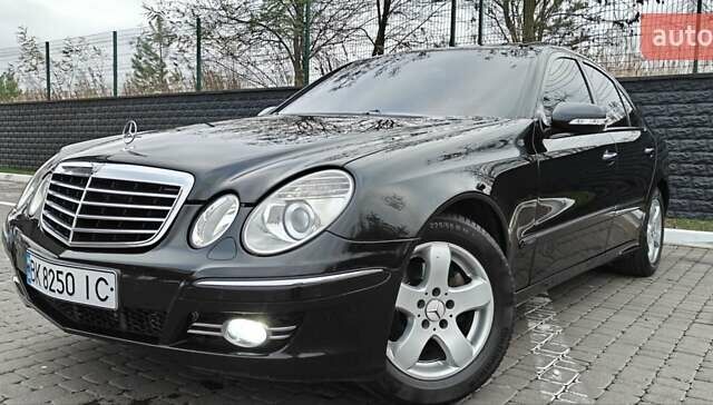 Черный Мерседес Е-Класс, объемом двигателя 2.2 л и пробегом 325 тыс. км за 9900 $, фото 62 на Automoto.ua