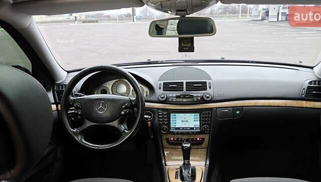 Черный Мерседес Е-Класс, объемом двигателя 2.2 л и пробегом 325 тыс. км за 9900 $, фото 10 на Automoto.ua