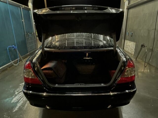 Черный Мерседес Е-Класс, объемом двигателя 3 л и пробегом 201 тыс. км за 7999 $, фото 6 на Automoto.ua