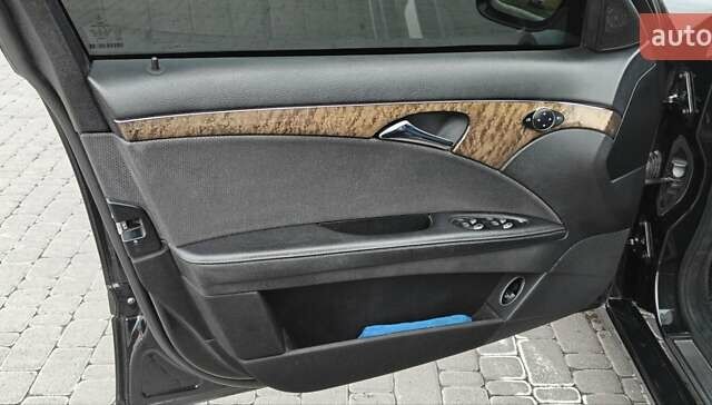 Черный Мерседес Е-Класс, объемом двигателя 2.2 л и пробегом 325 тыс. км за 9900 $, фото 24 на Automoto.ua