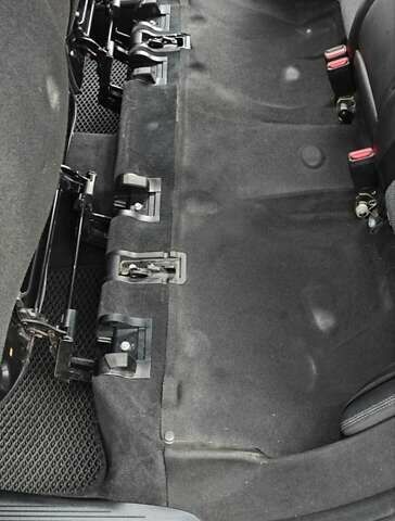 Черный Мерседес Е-Класс, объемом двигателя 2.2 л и пробегом 325 тыс. км за 9900 $, фото 44 на Automoto.ua