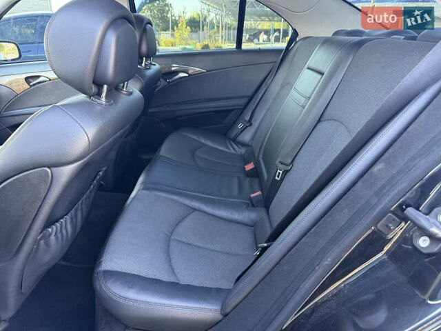 Черный Мерседес Е-Класс, объемом двигателя 2.5 л и пробегом 250 тыс. км за 6450 $, фото 26 на Automoto.ua