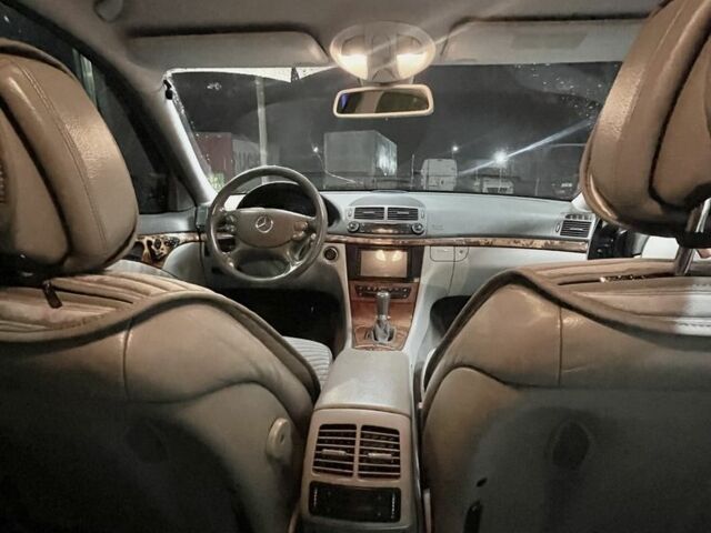 Черный Мерседес Е-Класс, объемом двигателя 3 л и пробегом 201 тыс. км за 7999 $, фото 14 на Automoto.ua