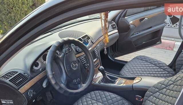 Черный Мерседес Е-Класс, объемом двигателя 2 л и пробегом 270 тыс. км за 8100 $, фото 11 на Automoto.ua