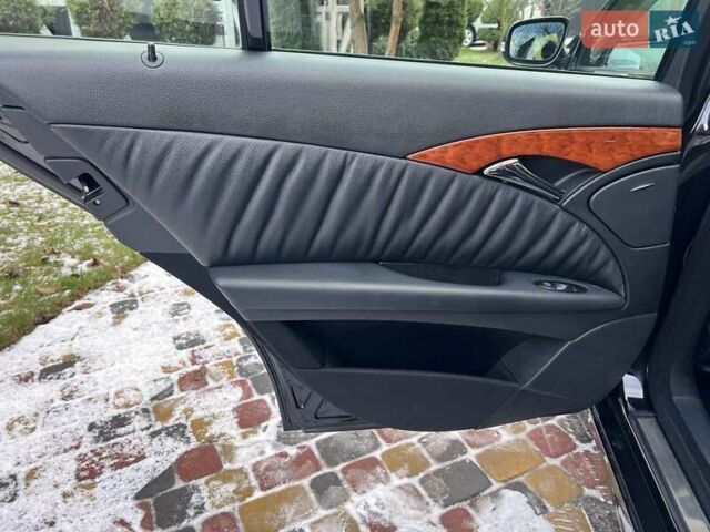 Чорний Мерседес Е-Клас, об'ємом двигуна 0 л та пробігом 228 тис. км за 12499 $, фото 18 на Automoto.ua