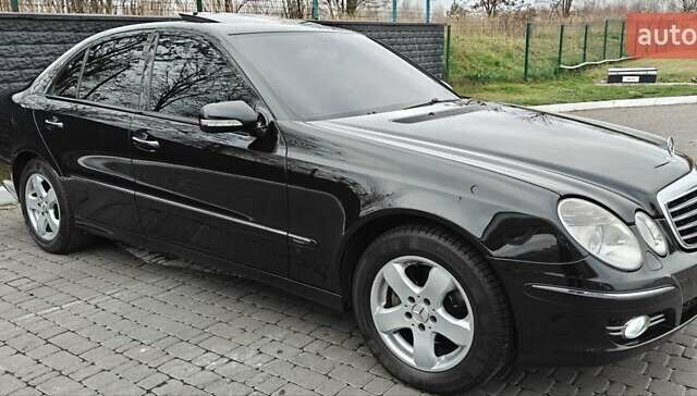 Черный Мерседес Е-Класс, объемом двигателя 2.2 л и пробегом 325 тыс. км за 9900 $, фото 71 на Automoto.ua