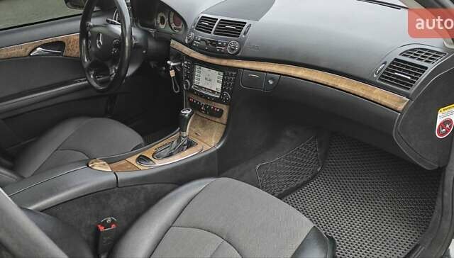 Черный Мерседес Е-Класс, объемом двигателя 2.2 л и пробегом 325 тыс. км за 9900 $, фото 17 на Automoto.ua