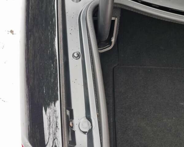 Черный Мерседес Е-Класс, объемом двигателя 2.99 л и пробегом 333 тыс. км за 11599 $, фото 14 на Automoto.ua