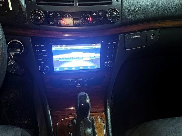 Черный Мерседес Е-Класс, объемом двигателя 1.8 л и пробегом 270 тыс. км за 8400 $, фото 7 на Automoto.ua