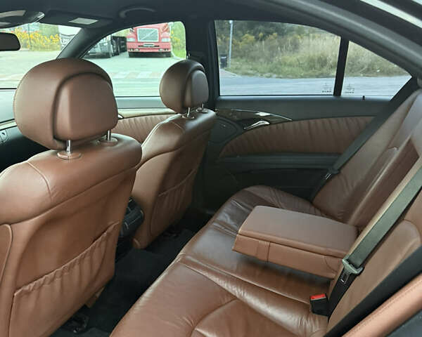 Черный Мерседес Е-Класс, объемом двигателя 3 л и пробегом 142 тыс. км за 8500 $, фото 12 на Automoto.ua