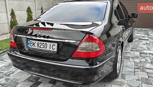 Черный Мерседес Е-Класс, объемом двигателя 2.2 л и пробегом 325 тыс. км за 9900 $, фото 59 на Automoto.ua