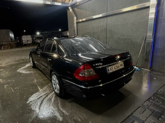 Черный Мерседес Е-Класс, объемом двигателя 3 л и пробегом 201 тыс. км за 7999 $, фото 4 на Automoto.ua
