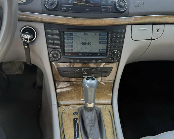 Чорний Мерседес Е-Клас, об'ємом двигуна 3 л та пробігом 230 тис. км за 8200 $, фото 10 на Automoto.ua