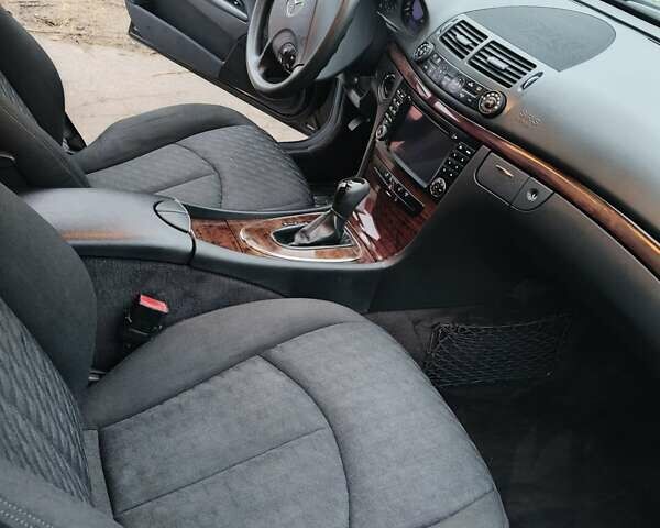 Черный Мерседес Е-Класс, объемом двигателя 1.8 л и пробегом 270 тыс. км за 8650 $, фото 10 на Automoto.ua