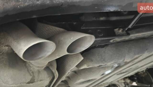 Черный Мерседес Е-Класс, объемом двигателя 2.2 л и пробегом 325 тыс. км за 9900 $, фото 12 на Automoto.ua