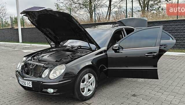 Черный Мерседес Е-Класс, объемом двигателя 2.2 л и пробегом 325 тыс. км за 9900 $, фото 39 на Automoto.ua