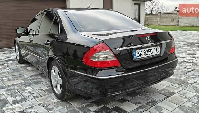 Черный Мерседес Е-Класс, объемом двигателя 2.2 л и пробегом 325 тыс. км за 9900 $, фото 57 на Automoto.ua