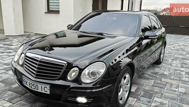 Черный Мерседес Е-Класс, объемом двигателя 2.2 л и пробегом 325 тыс. км за 9900 $, фото 60 на Automoto.ua