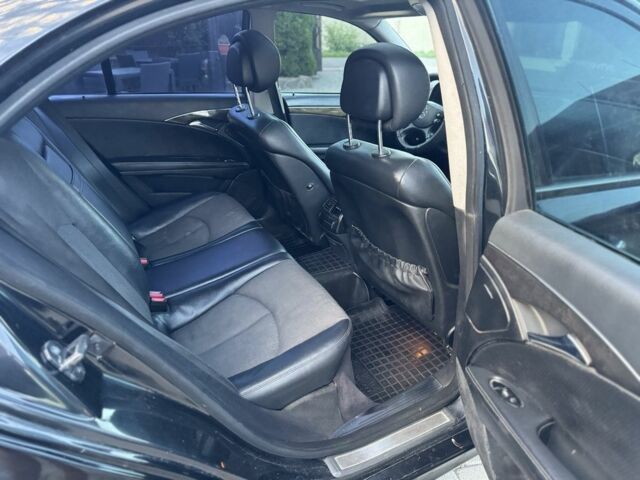 Черный Мерседес Е-Класс, объемом двигателя 2.1 л и пробегом 380 тыс. км за 6700 $, фото 13 на Automoto.ua