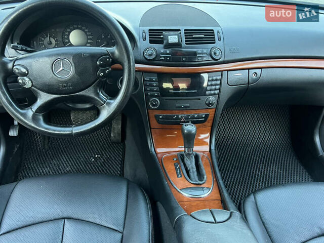 Черный Мерседес Е-Класс, объемом двигателя 2.2 л и пробегом 317 тыс. км за 6700 $, фото 19 на Automoto.ua