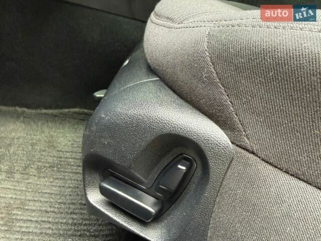 Черный Мерседес Е-Класс, объемом двигателя 2.2 л и пробегом 268 тыс. км за 8500 $, фото 14 на Automoto.ua