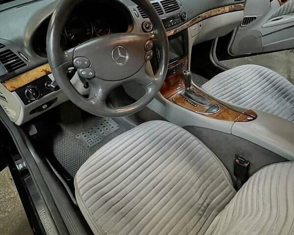 Черный Мерседес Е-Класс, объемом двигателя 3 л и пробегом 201 тыс. км за 7999 $, фото 10 на Automoto.ua