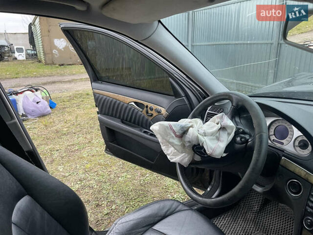 Чорний Мерседес Е-Клас, об'ємом двигуна 2.99 л та пробігом 374 тис. км за 4700 $, фото 23 на Automoto.ua