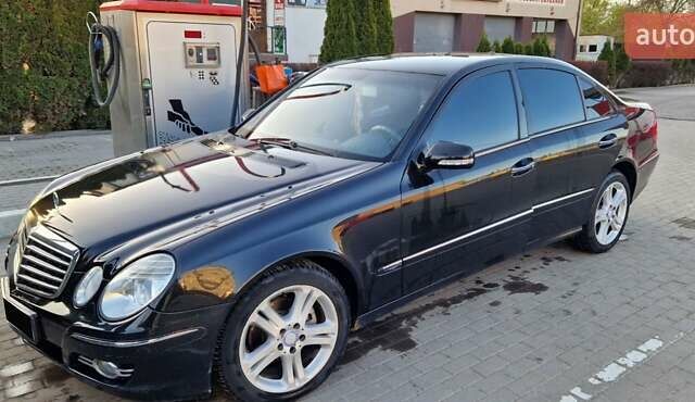 Черный Мерседес Е-Класс, объемом двигателя 2 л и пробегом 270 тыс. км за 8100 $, фото 6 на Automoto.ua