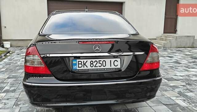 Черный Мерседес Е-Класс, объемом двигателя 2.2 л и пробегом 325 тыс. км за 9900 $, фото 56 на Automoto.ua