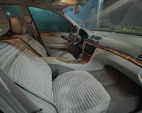 Черный Мерседес Е-Класс, объемом двигателя 3 л и пробегом 201 тыс. км за 7999 $, фото 14 на Automoto.ua