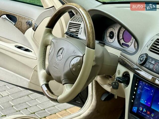 Черный Мерседес Е-Класс, объемом двигателя 2.1 л и пробегом 221 тыс. км за 7800 $, фото 16 на Automoto.ua