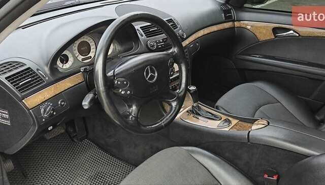 Черный Мерседес Е-Класс, объемом двигателя 2.2 л и пробегом 325 тыс. км за 9900 $, фото 11 на Automoto.ua