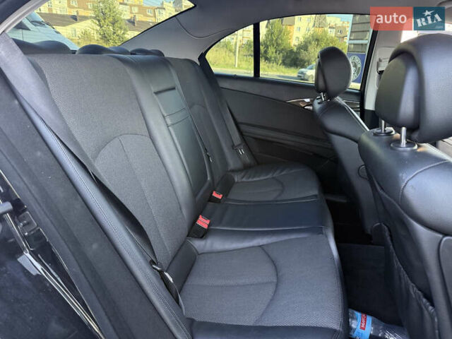 Черный Мерседес Е-Класс, объемом двигателя 2.5 л и пробегом 250 тыс. км за 6450 $, фото 30 на Automoto.ua