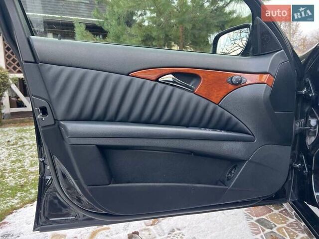 Чорний Мерседес Е-Клас, об'ємом двигуна 0 л та пробігом 228 тис. км за 12499 $, фото 10 на Automoto.ua