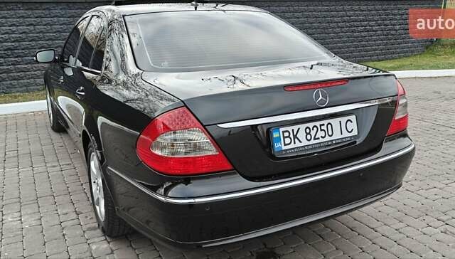 Черный Мерседес Е-Класс, объемом двигателя 2.2 л и пробегом 325 тыс. км за 9900 $, фото 8 на Automoto.ua